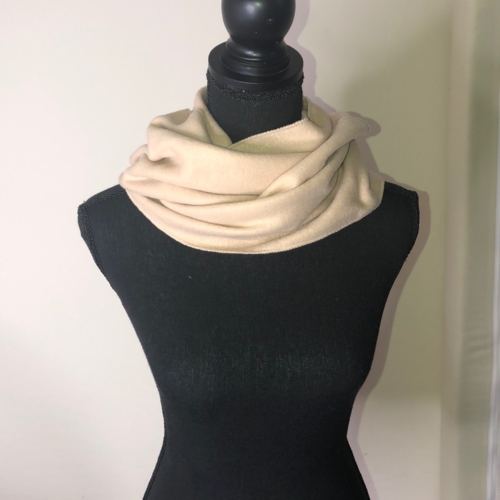 NWOT Women’s Scarf